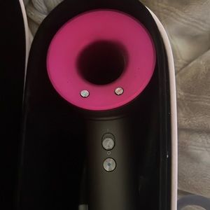 Dyson Supersonic Hair Dryer plus 5 attachments and case